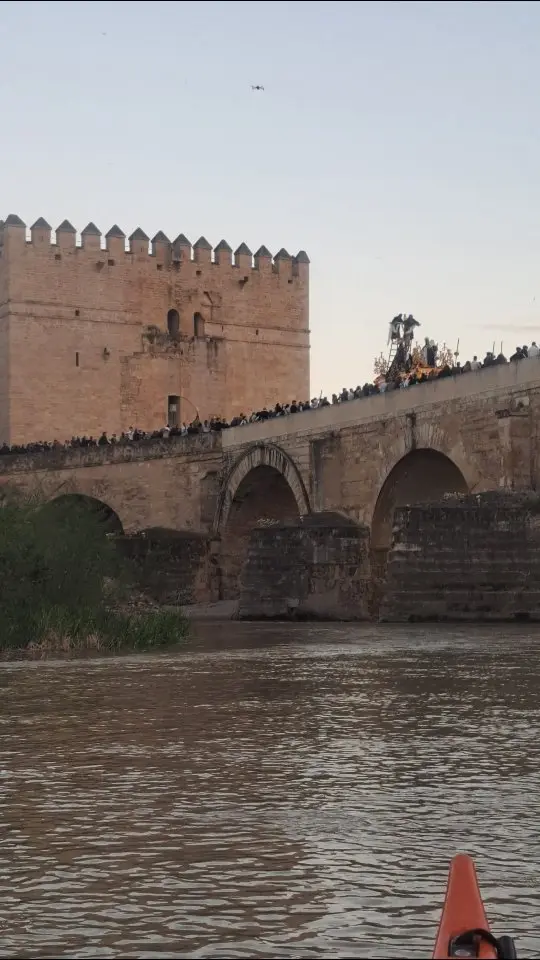 Un año más... Sin faltar a la cita ✝️+🚣🏼‍♀️+🌉
Lo que nos gusta disfrutar del río en Semana Santa. 
Un paseo bonito junto a familiares y amigos. 
Muchas gracias a todos por una tarde/noche genial. 
🚣🏼‍♀️🏞️🚣🏻‍♀️🌉🛶🌅
#Piragua #CordobaDesdeElRio #Cordoba #kayak #DeporteCordoba #PaseoPorElRio #RioGuadalquivir #PiragüismoCordoba
#Piragüismo #ElRioEsVida  #CordobaPatrimonioDeLaHumanidad #DeporteAlAireLibre #CordobaDeporte #DisfrutaDeLaNaturaleza #Naturaleza #ClubPiragüismoCordoba #SemanaSanta #semanasantacordoba #semanasanta2025
